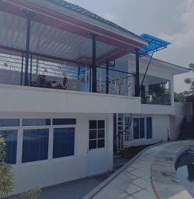 Four-Bedroom Apartment