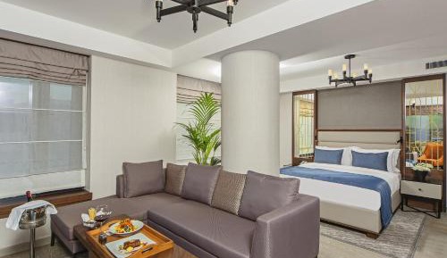 Luxury Corner Room
