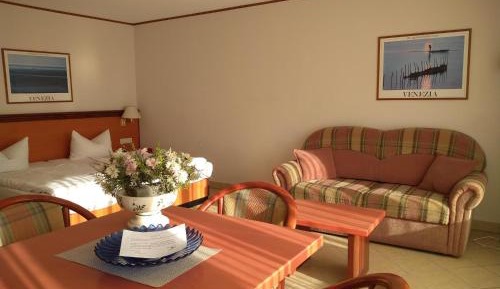 1-room apartment with balcony seaside / main street