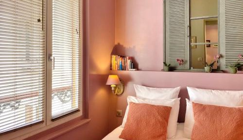 Queen Room with Garden View
