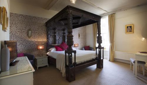 Feature Rooms