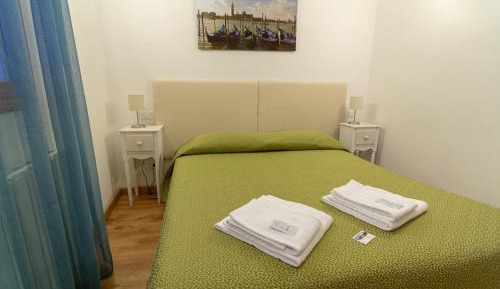 Single Room with Shared Bathroom
