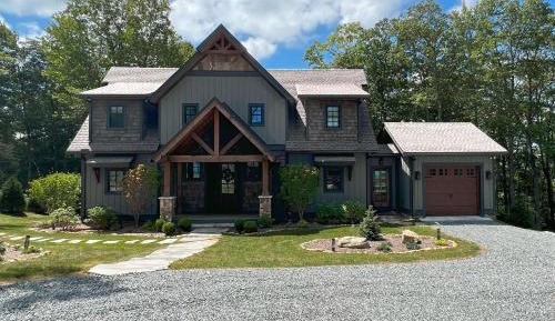 Three-Bedroom Holiday Home 