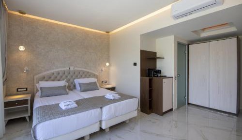 Junior suite with individual pool 