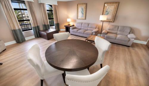 Family Suite with One King Bed and Two Queen Beds - Non-Smoking