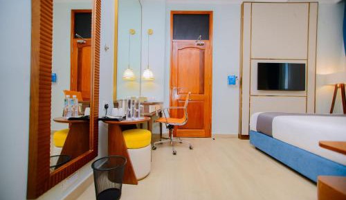 Junior King Suite - Non-Smoking