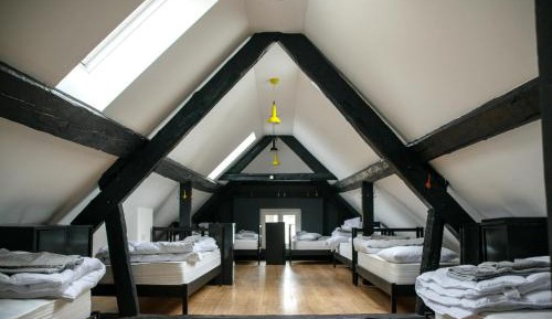 Single Bed in Mixed Dormitory Room
