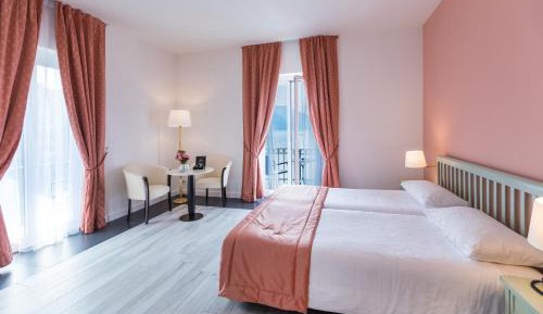 Double or Twin Room with Balcony and Lake View