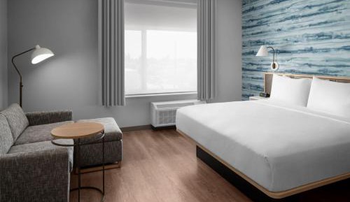 King Studio with Sofa Bed and Limited View - Hearing Accessible