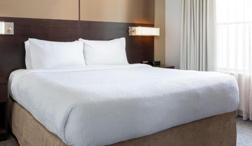 Two-Bedroom Suite - Mobility/Hearing Accessible with Roll-In Shower