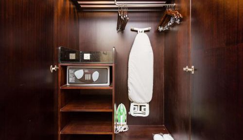 Suite - Complimentary 2 pints of Beer/2 servings of IMFL/1 glass of domestic wine & 20% off on F&B 