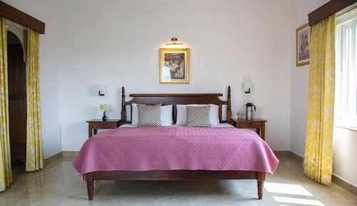 Deluxe Double Room (2 Adults + 1 Child)