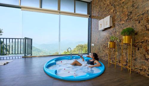 Valley View Jacuzzi Cottage with 10% discount on Spa