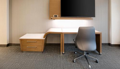 Queen Room with Two Queen Beds with Roll-In Shower and City View - Mobility Accessible