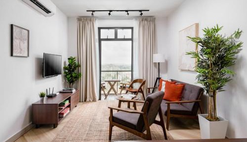 Apartment with Mountain View