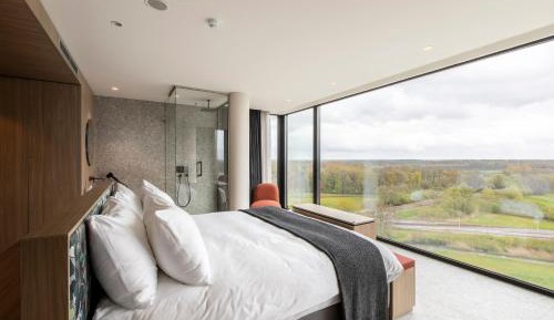 King Room with Spa Bath