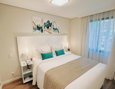 Deluxe Queen Suite