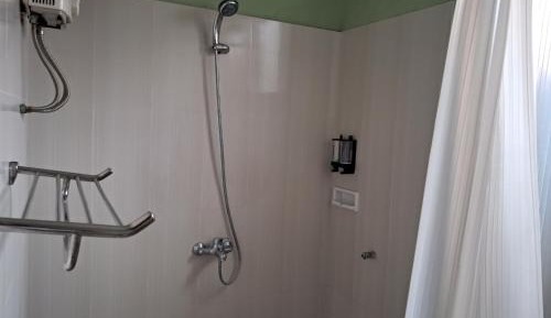 Deluxe Double Room (2 Adults + 1 Child)
