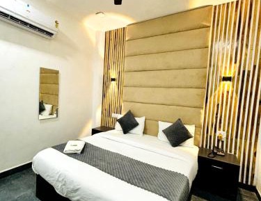 Deluxe Double Room (2 Adults + 1 Child)