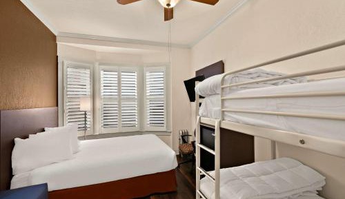 Queen Room with Bunk Bed - Non-Smoking