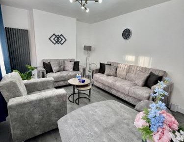Deluxe Apartment