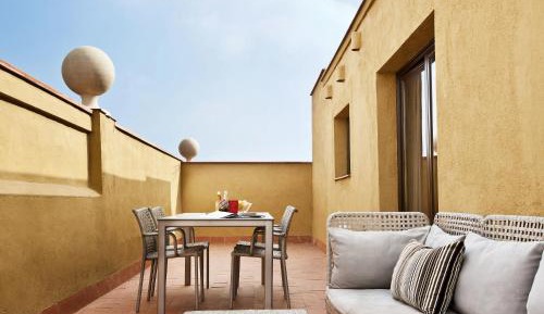 Deluxe Two-Bedroom Apartment with Terrace (4 Adults)
