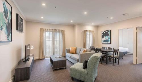 Two-Bedroom Apartment Queen Single