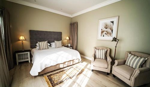 Deluxe King Suite