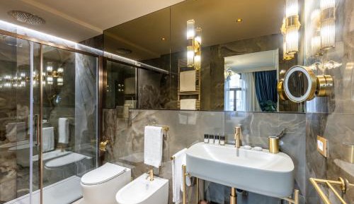 Deluxe Double Room with Canal View
