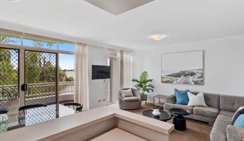 Apartment with Lake View