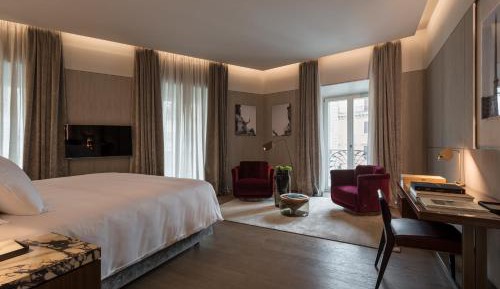 Deluxe Suite 3