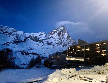 Apartment with Mountain View