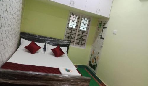 Deluxe Room (2 Adults + 1 Child)