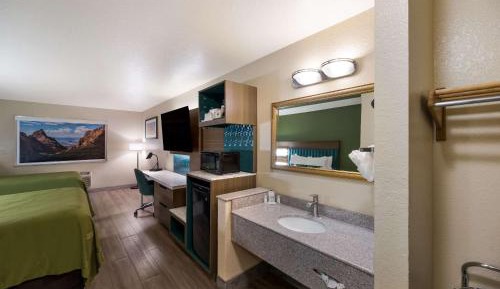 Queen Room with Two Queen Beds - Non-Smoking