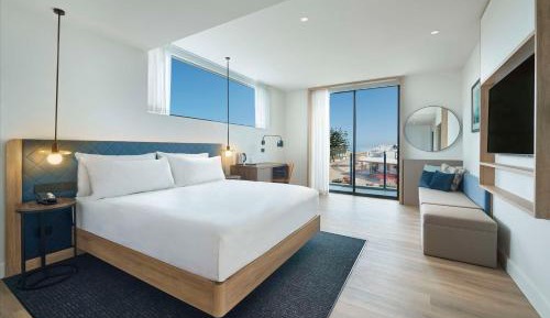Deluxe King Room with Ocean View