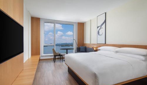 Selected Lake View King, Guest room, 1 King, Lake view