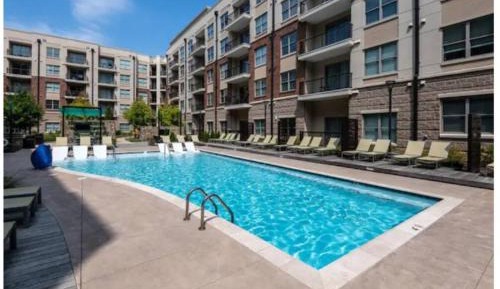 Apartment with Pool View 