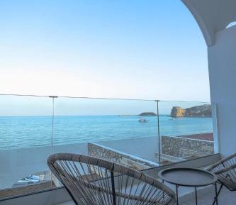 Deluxe Double Room with Balcony and Sea View