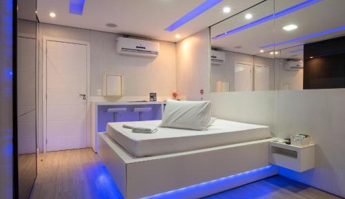 Deluxe Suite with Spa Bath