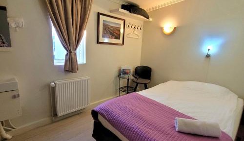 Single Room with Shared Bathroom