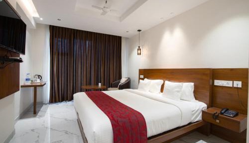 Deluxe Room (2 Adults + 1 Child)
