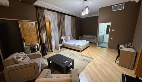 Queen Room with Pool View