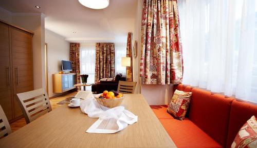 Apartment with Mountain View