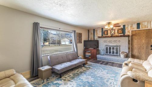 Three-Bedroom Holiday Home 