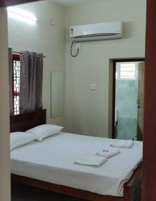 Deluxe Double Room (2 Adults + 1 Child)