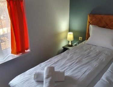 Standard Queen Room