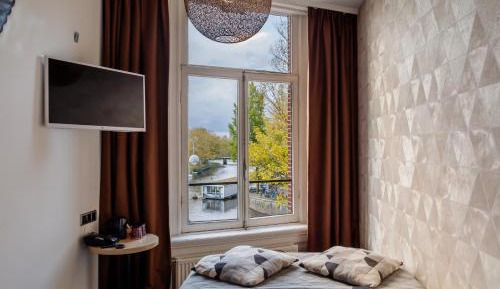 Small Double Room - Canal View