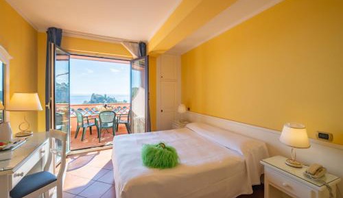 Deluxe Triple Room with Sea View