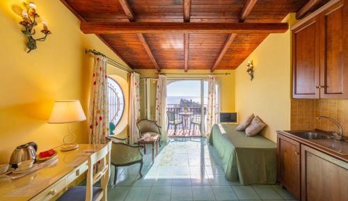 Queen Room with Sea View