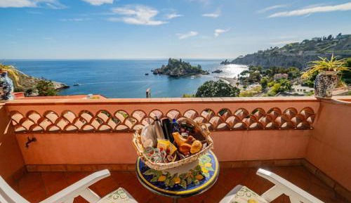Deluxe Double Room with Balcony and Sea View